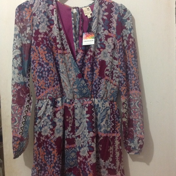 Surplice Romper -geometric print - Picture 4 of 5